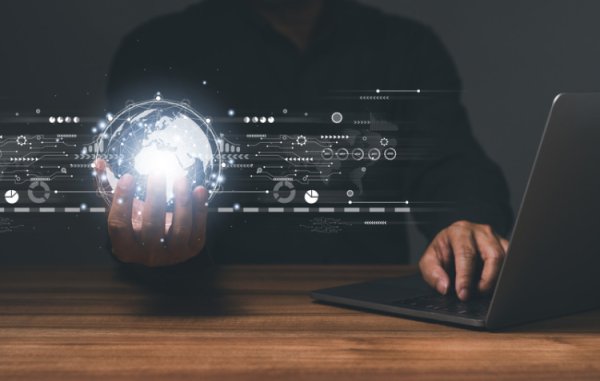 中利网 2025年一季度潘兴广场投资变动：Ackman增持Uber等，清仓耐克