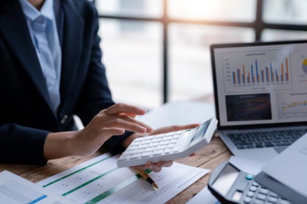 天宇配资 五次闯关终上岸！绿茶集团登陆港股，去年营收38.4亿元